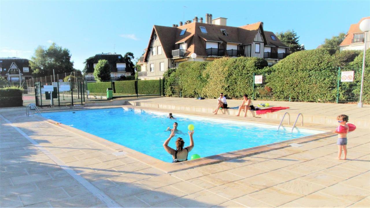 CADRE EXCEPTIONNEL: Duplex Classé 4**** Tennis, Piscine, Parking, Linge inclus, WIFI, Matériel BÉBÉ, proximité CENTRE Deauville Extérieur photo